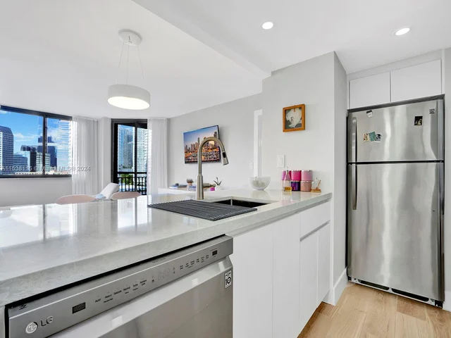 540 Brickell Key Dr # 1011, Miami FL 33131