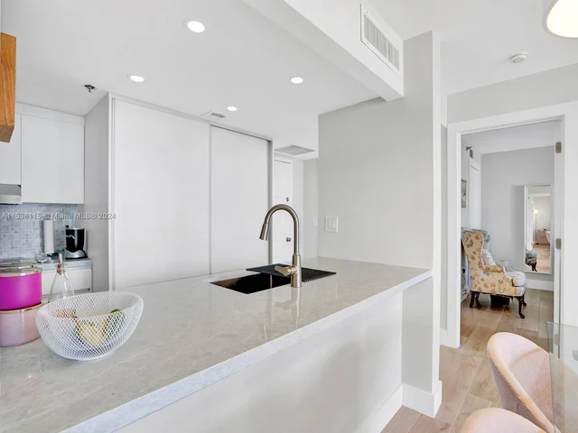 540 Brickell Key Dr # 1011, Miami FL 33131