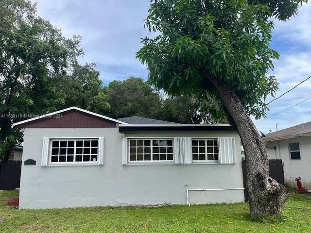 209 NW 7th Ave, Dania Beach FL 33004