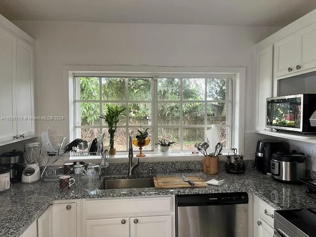 209 NW 7th Ave, Dania Beach FL 33004