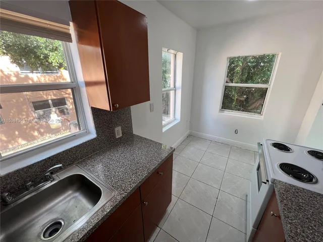 1935 SW 2nd St # 5, Miami FL 33135