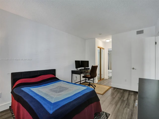 7840 Camino Real # 306, Miami FL 33143