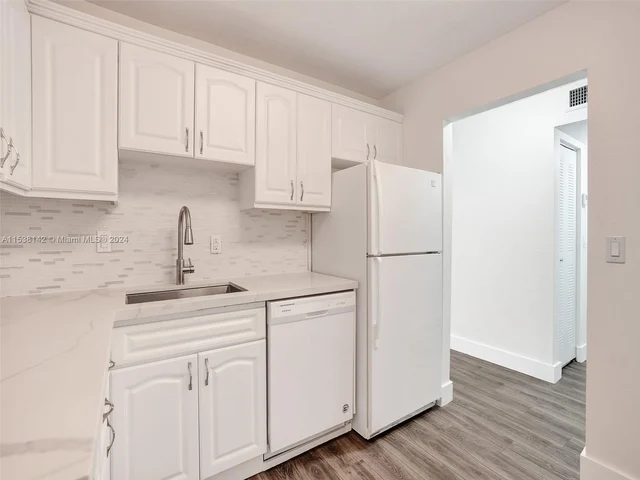 7840 Camino Real # 306, Miami FL 33143