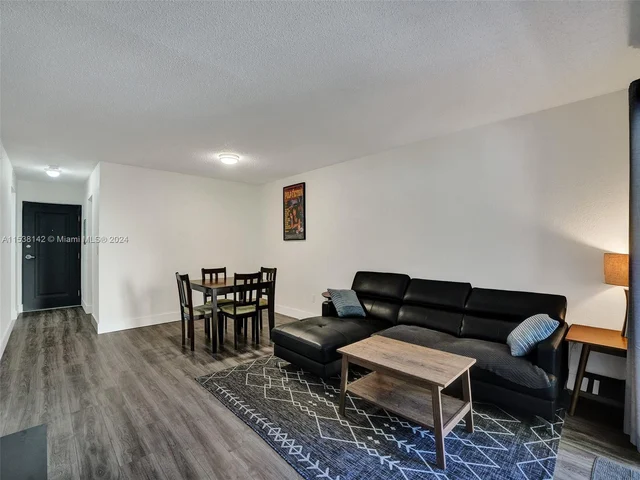 7840 Camino Real # 306, Miami FL 33143