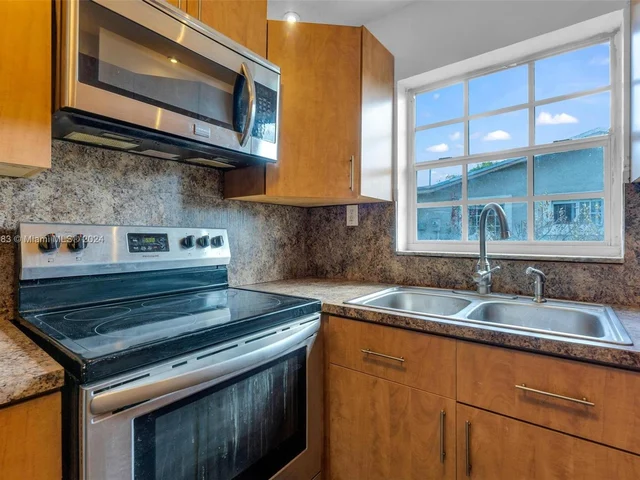 3811 NW 207th St, Miami Gardens FL 33055