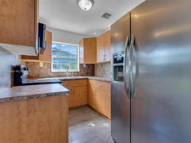 3811 NW 207th St, Miami Gardens FL 33055