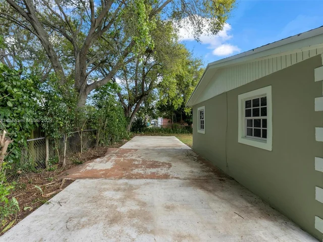 3811 NW 207th St, Miami Gardens FL 33055