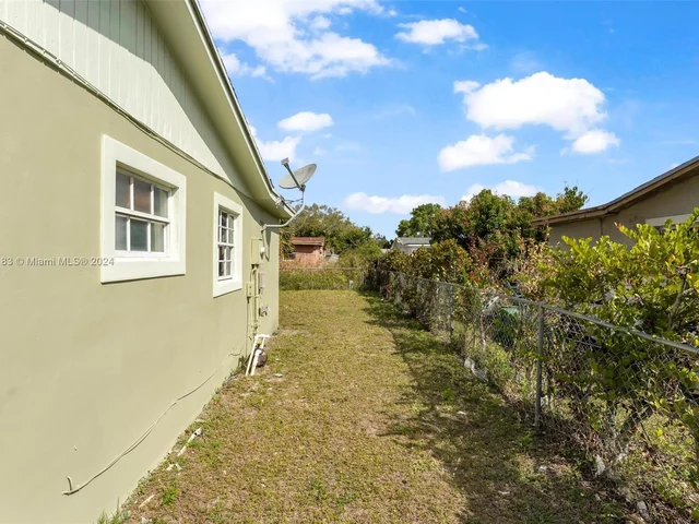 3811 NW 207th St, Miami Gardens FL 33055