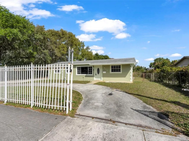 3811 NW 207th St, Miami Gardens FL 33055