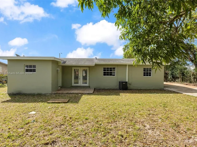 3811 NW 207th St, Miami Gardens FL 33055