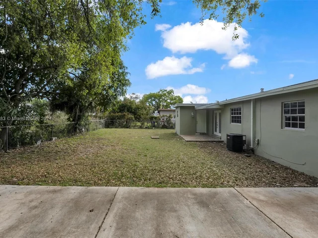 3811 NW 207th St, Miami Gardens FL 33055