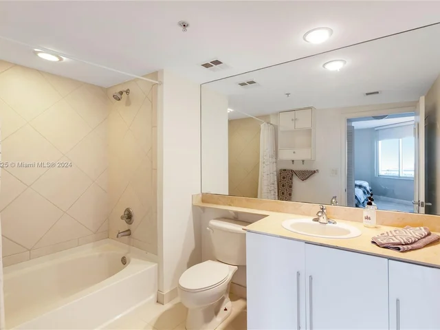 335 S Biscayne Blvd # 1505, Miami FL 33131