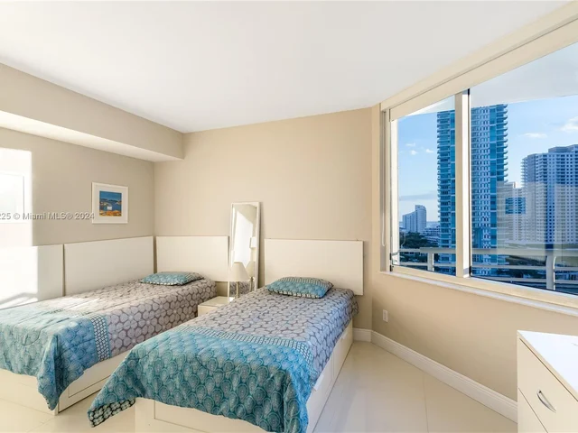 335 S Biscayne Blvd # 1505, Miami FL 33131