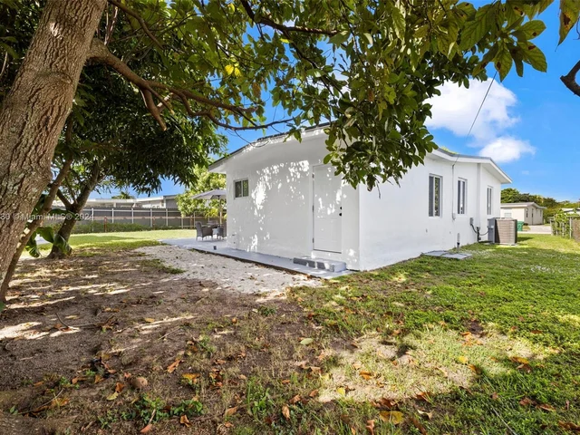 10860 SW 40th Ter, Miami FL 33165