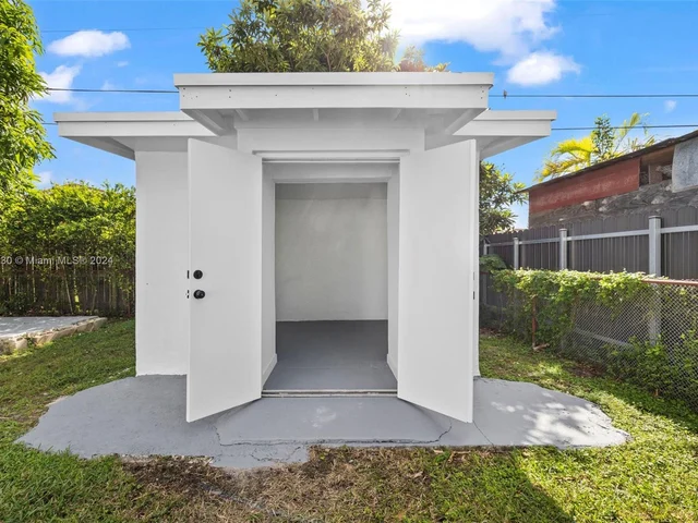 10860 SW 40th Ter, Miami FL 33165