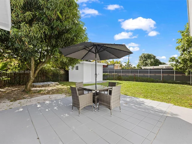 10860 SW 40th Ter, Miami FL 33165