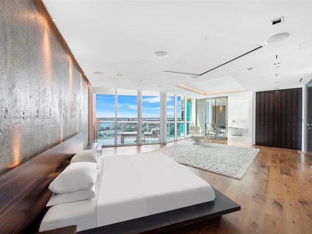 300 S Pointe Drive, Miami Beach FL 33139