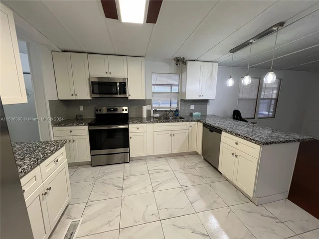 21431 NW 7th Ct, Pembroke Pines FL 33029