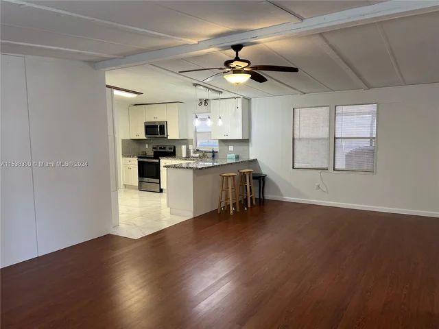 21431 NW 7th Ct, Pembroke Pines FL 33029