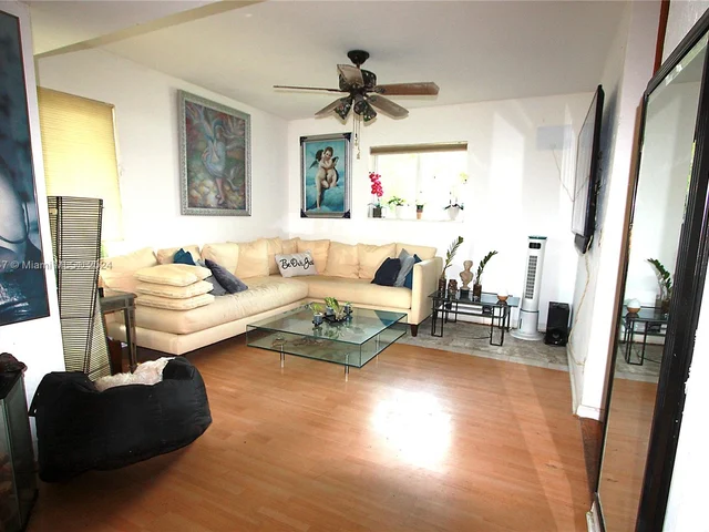 1611 Jackson St, Hollywood FL 33020