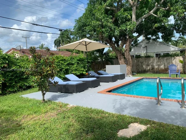 1611 Jackson St, Hollywood FL 33020