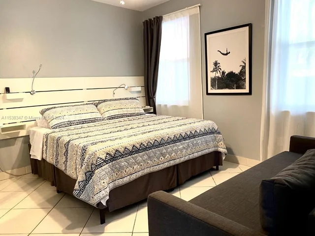 1611 Jackson St, Hollywood FL 33020