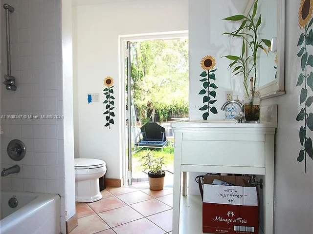 1611 Jackson St, Hollywood FL 33020