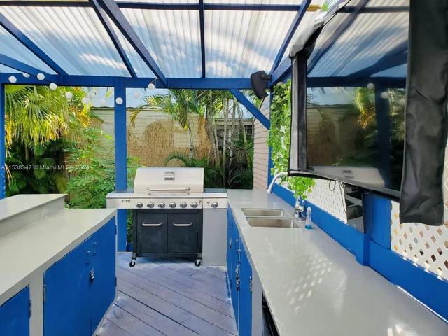 1611 Jackson St, Hollywood FL 33020