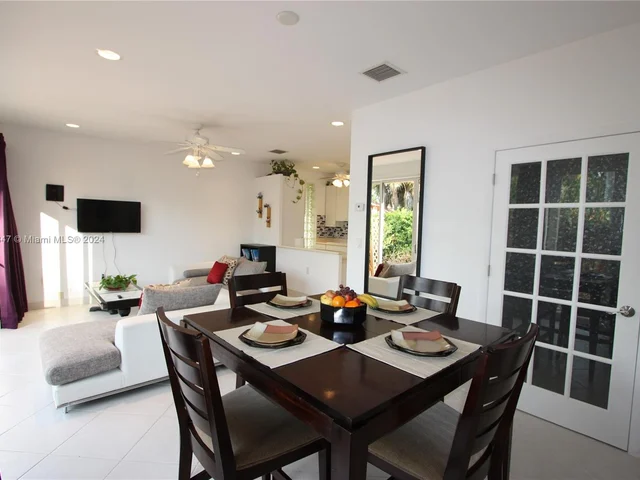 1611 Jackson St, Hollywood FL 33020