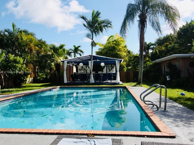 1611 Jackson St, Hollywood FL 33020