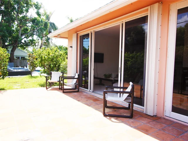 1611 Jackson St, Hollywood FL 33020