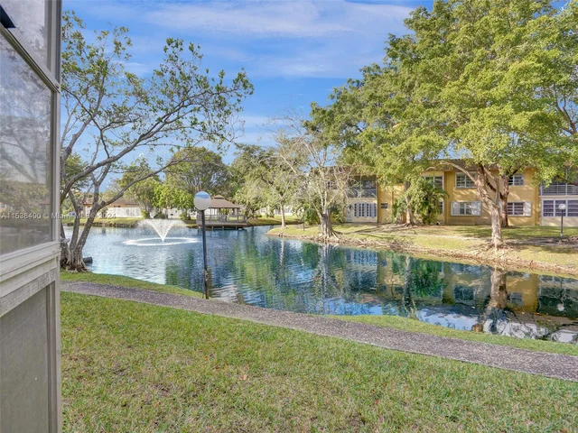 5160 SW 40th Ave # 8D, Dania Beach FL 33314