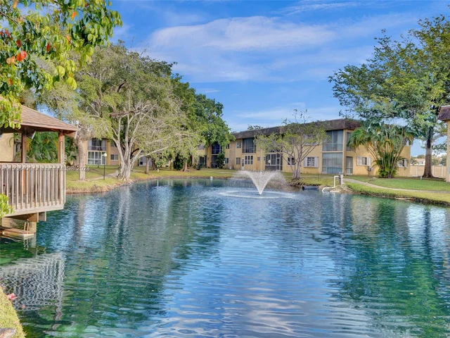 5160 SW 40th Ave # 8D, Dania Beach FL 33314