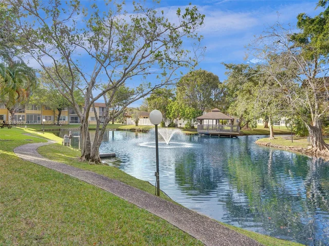5160 SW 40th Ave # 8D, Dania Beach FL 33314