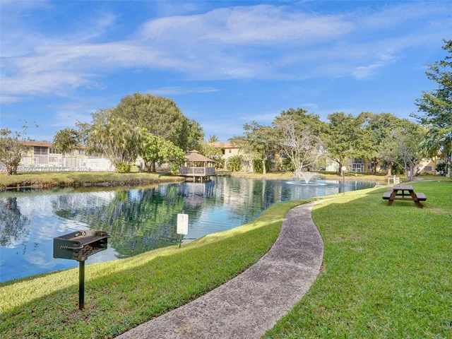 5160 SW 40th Ave # 8D, Dania Beach FL 33314