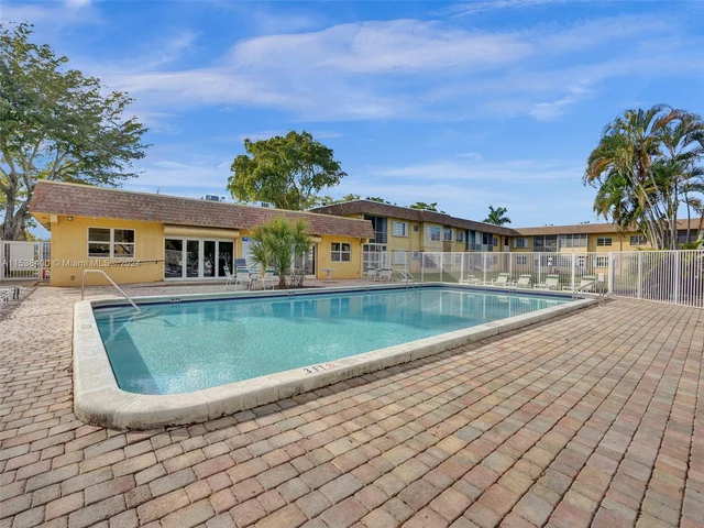 5160 SW 40th Ave # 8D, Dania Beach FL 33314