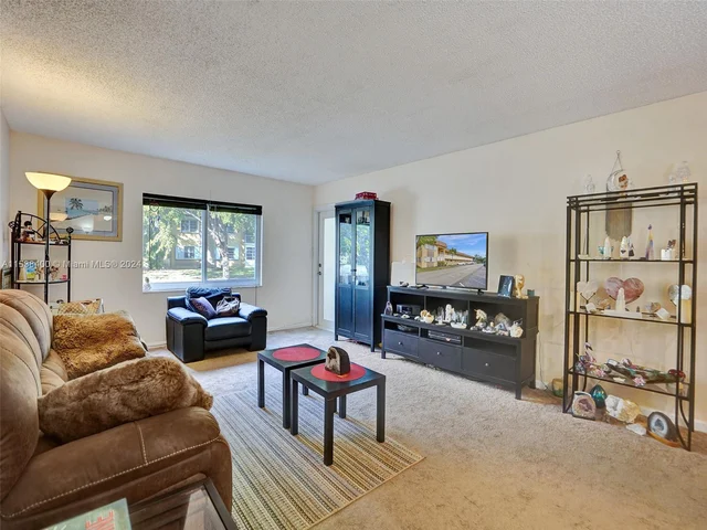 5160 SW 40th Ave # 8D, Dania Beach FL 33314