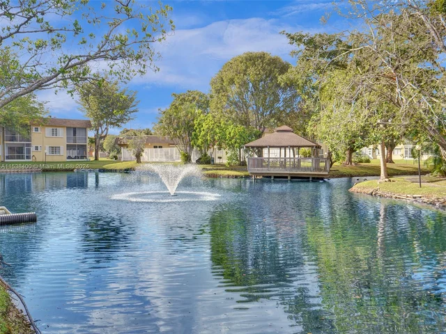 5160 SW 40th Ave # 8D, Dania Beach FL 33314