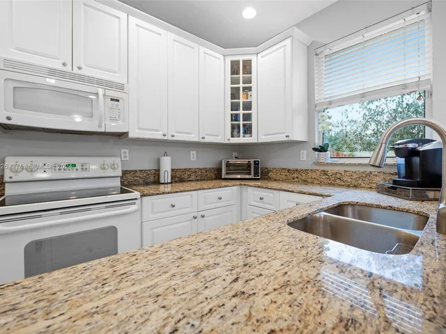 6657 Hidden Cove Dr # 7, Davie FL 33314