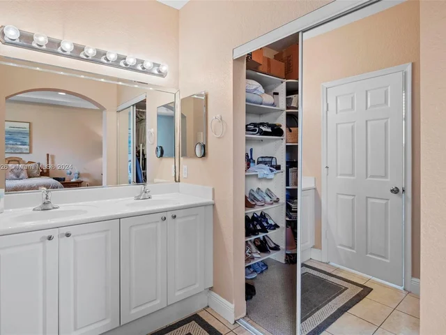 6657 Hidden Cove Dr # 7, Davie FL 33314