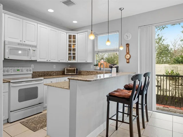 6657 Hidden Cove Dr # 7, Davie FL 33314