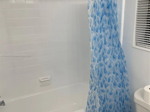 1220 NW 180th Ter, Miami Gardens FL 33169