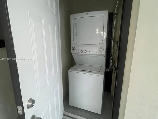 1220 NW 180th Ter, Miami Gardens FL 33169