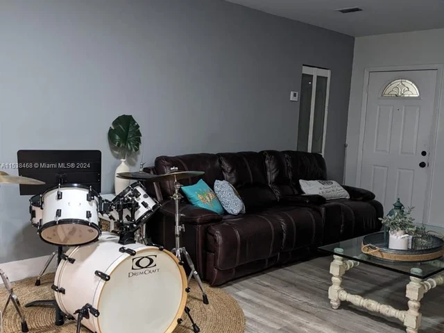 6480 W 13th Ave, Hialeah FL 33012