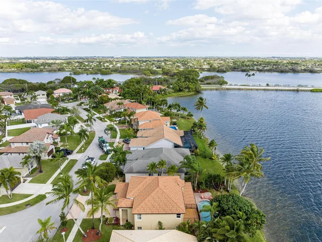 17844 NW 15th Ct, Pembroke Pines FL 33029