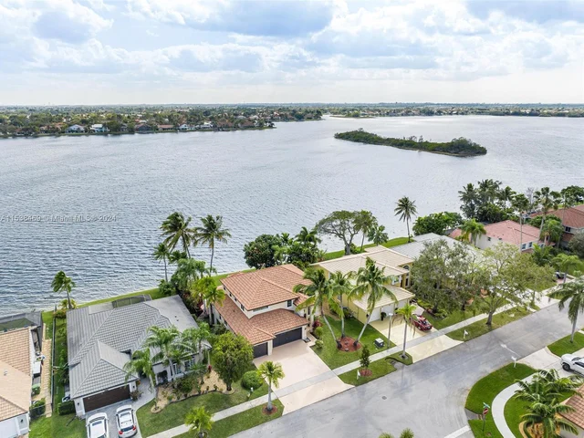 17844 NW 15th Ct, Pembroke Pines FL 33029