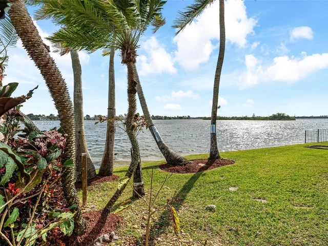 17844 NW 15th Ct, Pembroke Pines FL 33029