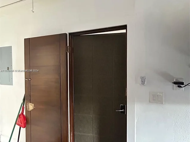 1531 NE 35th # 1, Oakland Park FL 33334