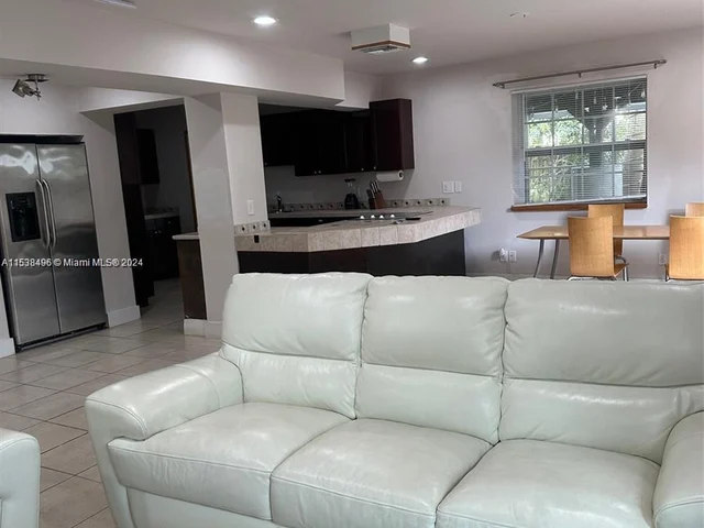 1531 NE 35th # 1, Oakland Park FL 33334