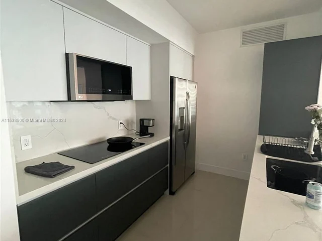 950 Brickell Bay Dr # 1210, Miami FL 33131